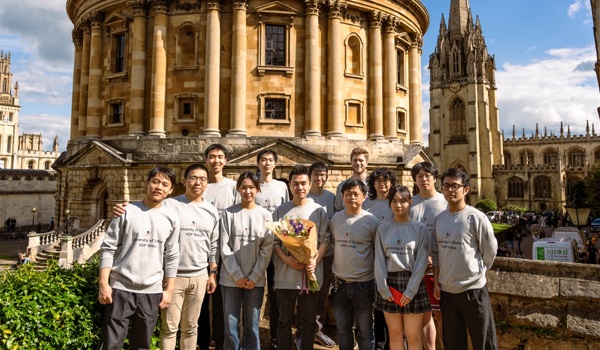 University of Oxford's Vectorial optics and photonics (VOP) group photo